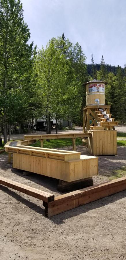 Resort Gates Jasper